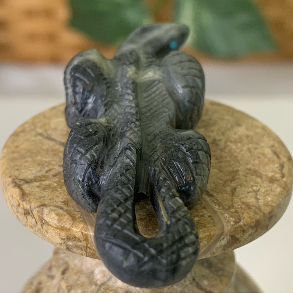 Authentic Zuni Picasso Marble Lizard Fetish Carving Nelson Yatsattie 2.5" Signed - Picture 10 of 16